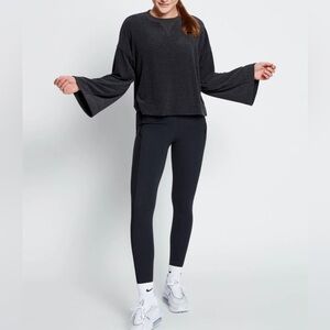 Nike Gray/black flare Bell Sleeve Top comfy medium yoga athleisure